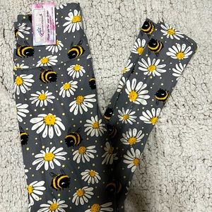 Are you a busy bee? These OS yoga band leggings are cashmere soft